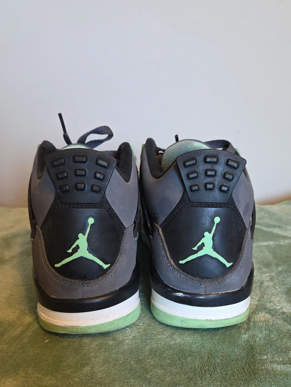 JORDAN 4 Retro Men's Green Glow Sneakers
